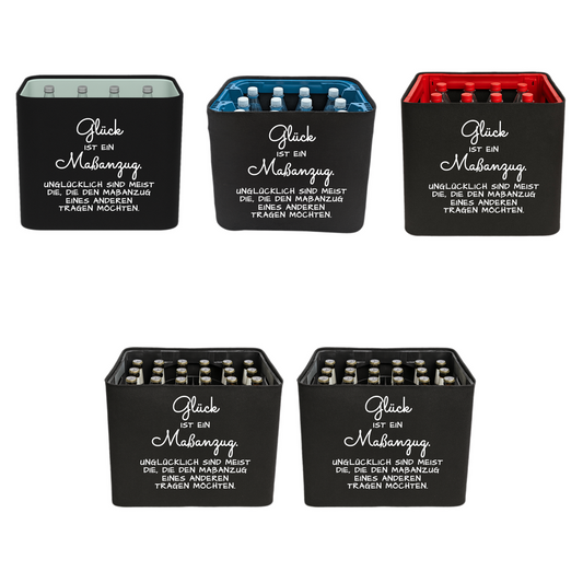 Schwarze KistenBlende mit weißem Spruch „Glück ist ein Maßanzug. Unglücklich sind meist die, die den Maßanzug eines anderen tragen möchten.“ – Gesamtansicht aller fünf Kistenformate.