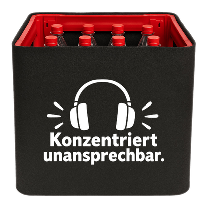 KistenBlende „Konzentriert unansprechbar.“ – Limonadenkiste für PET-Flaschen, schwarze Filzblende mit Motiv.