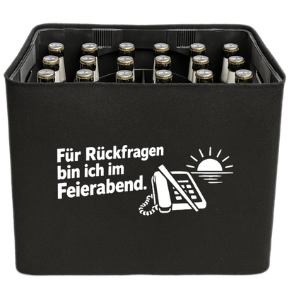 KistenBlende „Für Rückfragen bin ich im Feierabend.“ – Bierkasten 24 × 0,33 l, schwarze Filzblende mit Motiv.