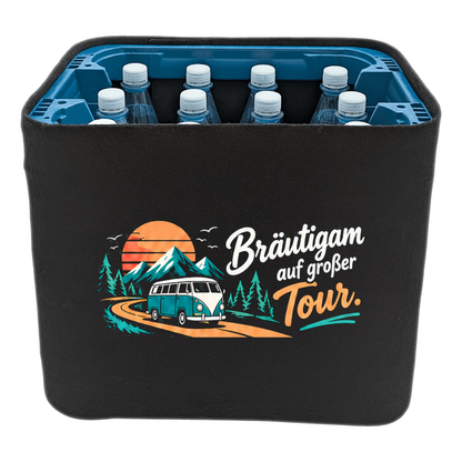KistenBlende – Bräutigam auf großer Tour. – Wasserkiste PET 12 × 1 L