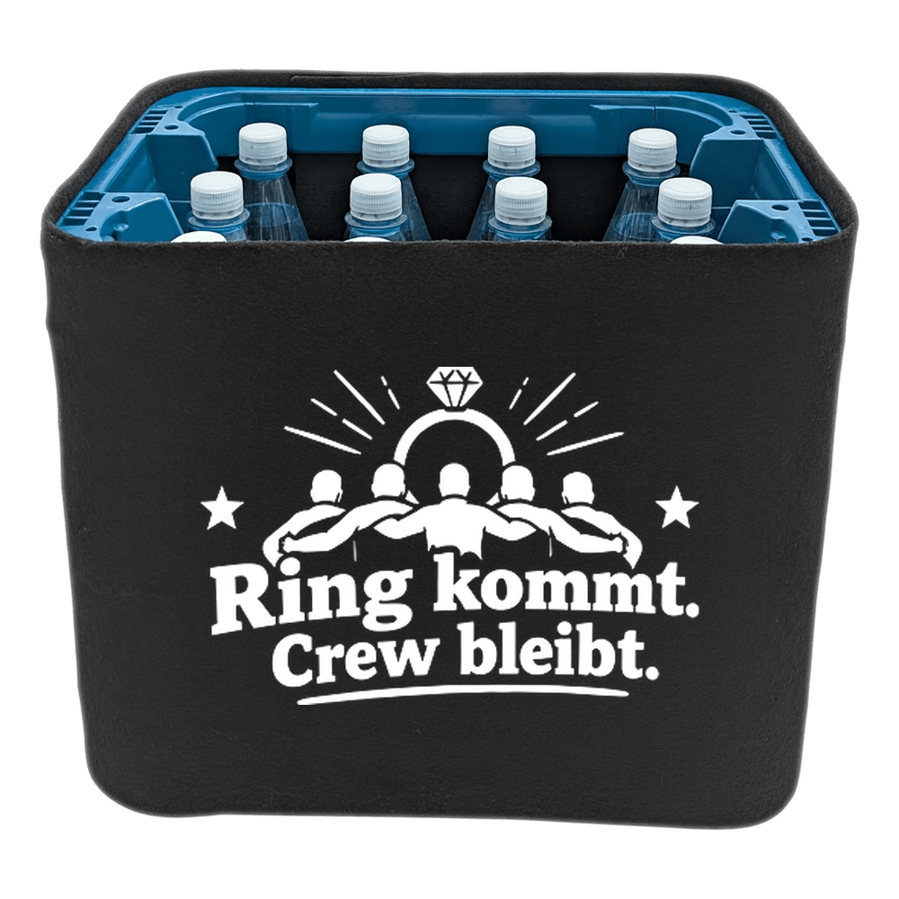 KistenBlende „Ring kommt. Crew bleibt.“ – Wasserkiste für PET-Flaschen, schwarze Filzblende mit Motiv.