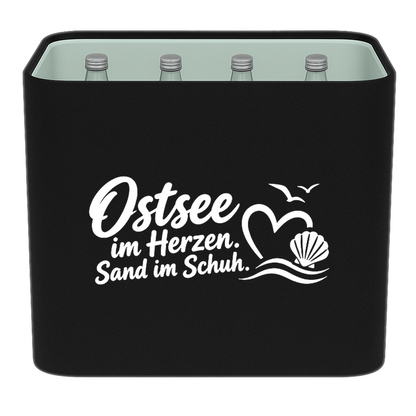KistenBlende – Ostsee im Herzen. Sand im Schuh. – Wasserkiste Glas 12 × 0,75 l