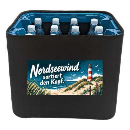 KistenBlende mit dem Motiv „Nordseewind sortiert den Kopf.“ – Wasserkiste 12 × 1 l PET