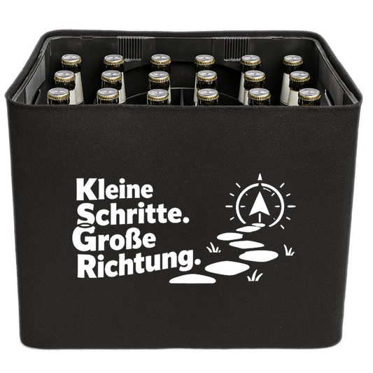 KistenBlende „Kleine Schritte. Große Richtung.“ – Bierkasten 24 × 0,33 l, schwarze Filzblende mit Motiv.