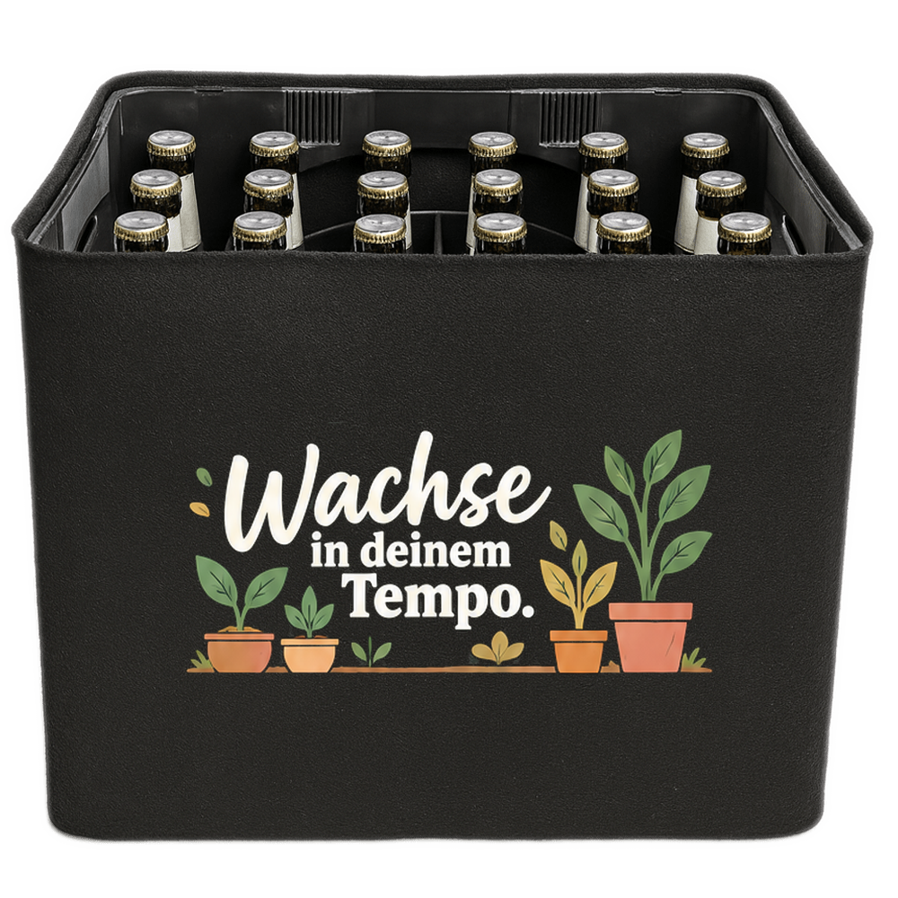 KistenBlende „Wachse in deinem Tempo.“ – Bierkasten 24 × 0,33 l, schwarze Filzblende mit Motiv.