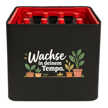 KistenBlende „Wachse in deinem Tempo.“ – Limonadenkiste für PET-Flaschen, schwarze Filzblende mit Motiv.
