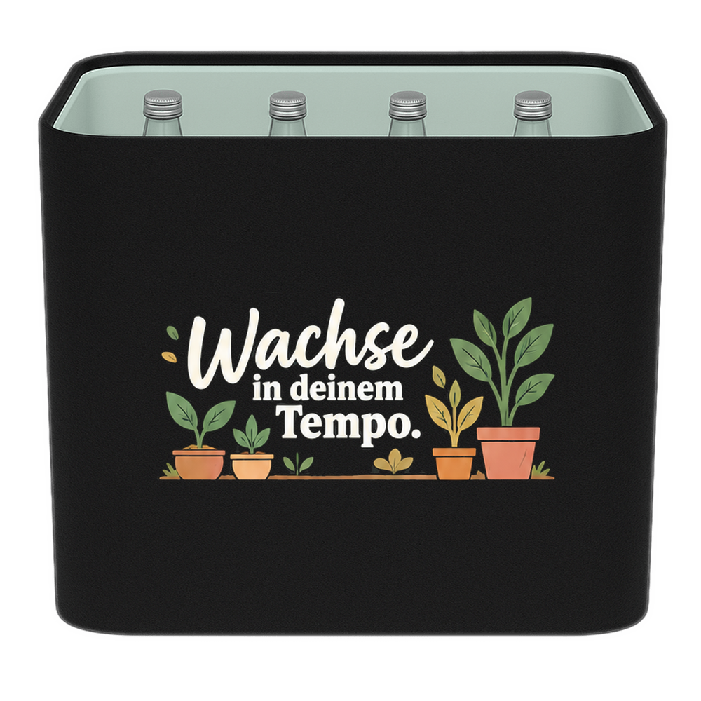 KistenBlende „Wachse in deinem Tempo.“ – Wasserkiste für Glasflaschen, schwarze Filzblende mit Motiv.