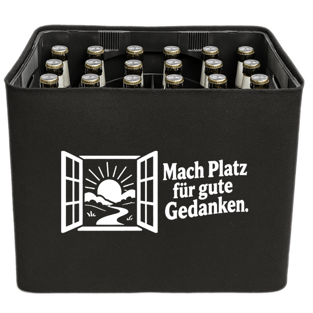 KistenBlende „Mach Platz für gute Gedanken.“ – Bierkasten 24 × 0,33 l, schwarze Filzblende mit Motiv.