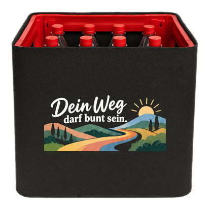 KistenBlende „Dein Weg darf bunt sein.“ – Limonadenkiste für PET-Flaschen, schwarze Filzblende mit Motiv.