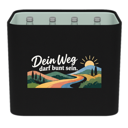 KistenBlende „Dein Weg darf bunt sein.“ – Wasserkiste für Glasflaschen, schwarze Filzblende mit Motiv.