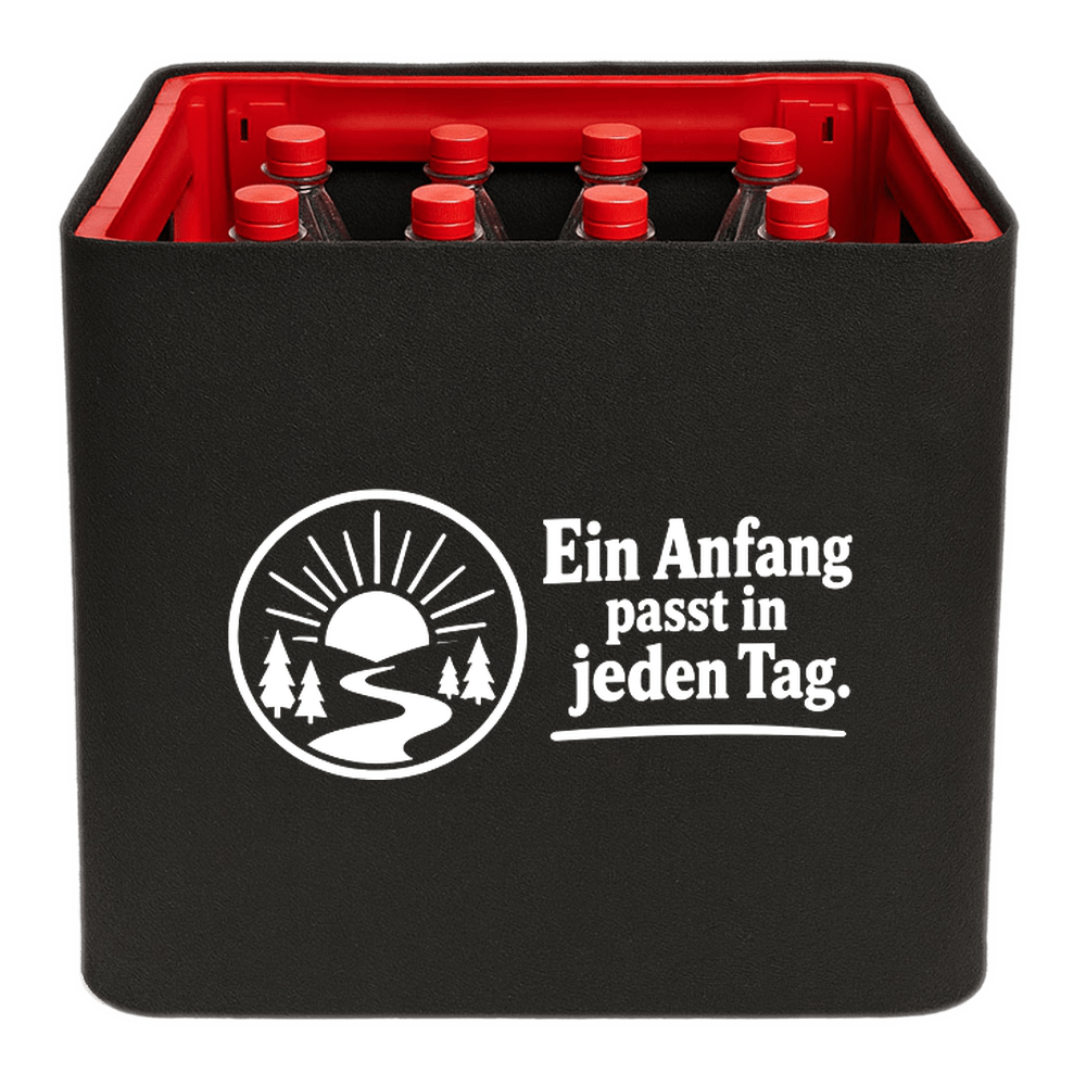 KistenBlende „Ein Anfang passt in jeden Tag.“ – Limonadenkiste für PET-Flaschen, schwarze Filzblende mit Motiv.