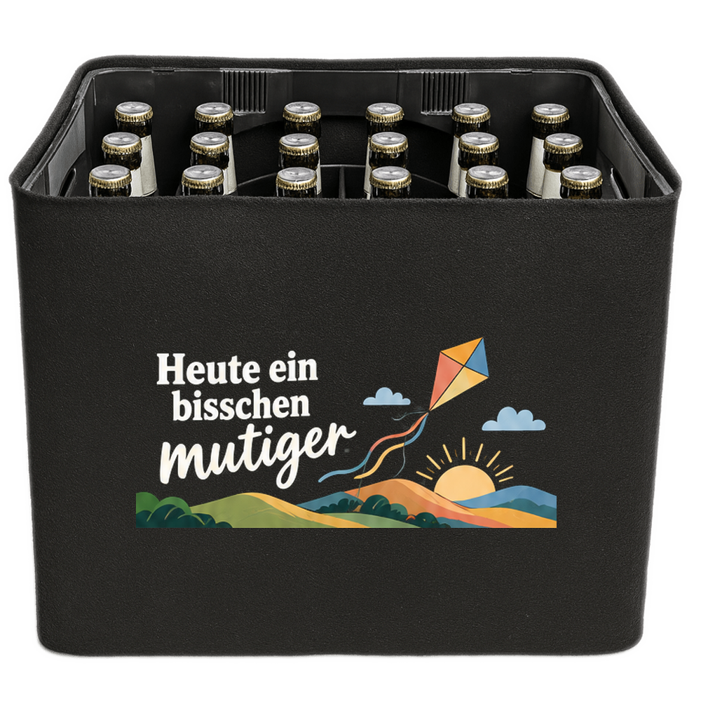 KistenBlende „Heute ein bisschen mutiger“ – Bierkasten 24 × 0,33 l, schwarze Filzblende mit Motiv.
