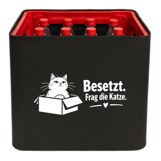 KistenBlende mit dem Motiv „Besetzt. Frag die Katze.“ – Limonadenkiste 12 × 1 l PET