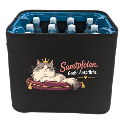 KistenBlende mit dem Motiv „Samtpfoten. Große Ansprüche.“ – Wasserkiste 12 × 1 l PET