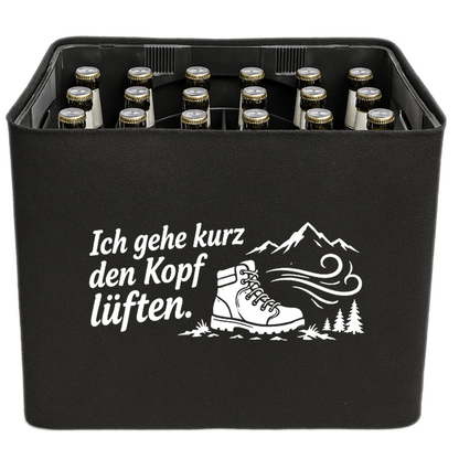 KistenBlende „Ich gehe kurz den Kopf lüften.“ – Bierkasten 24 × 0,33 l, schwarze Filzblende mit Motiv.
