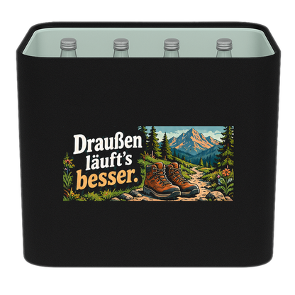 KistenBlende „Draußen läuft’s besser.“ – Wasserkiste für Glasflaschen, schwarze Filzblende mit Motiv.