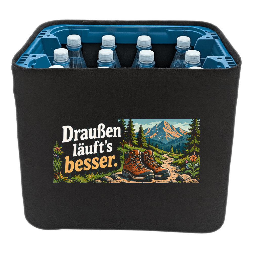 KistenBlende „Draußen läuft’s besser.“ – Wasserkiste für PET-Flaschen, schwarze Filzblende mit Motiv.