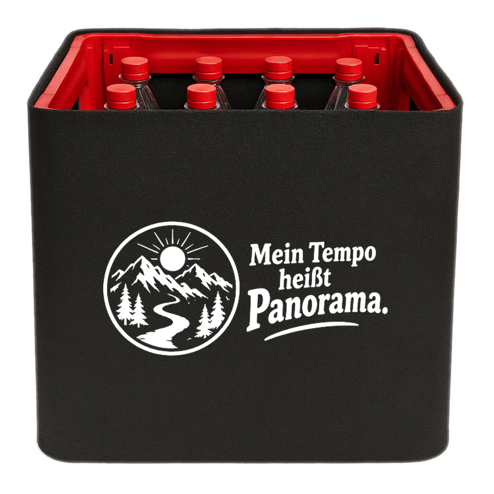 KistenBlende „Mein Tempo heißt Panorama.“ – Limonadenkiste für PET-Flaschen, schwarze Filzblende mit Motiv.