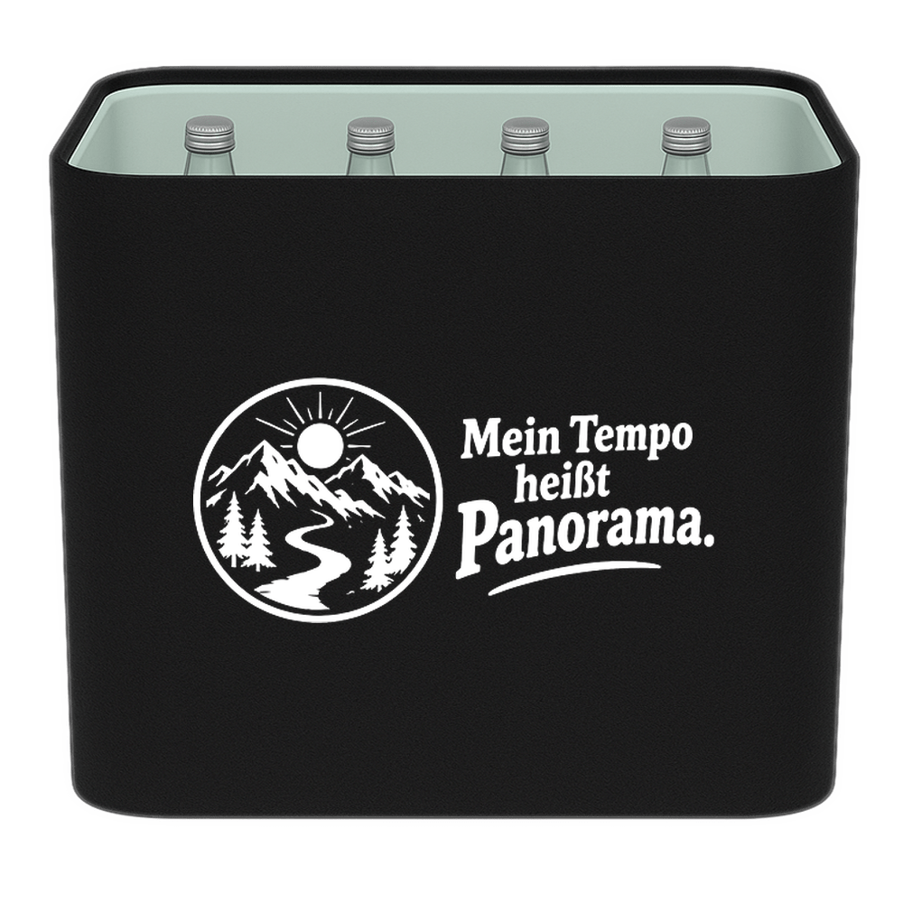 KistenBlende „Mein Tempo heißt Panorama.“ – Wasserkiste für Glasflaschen, schwarze Filzblende mit Motiv.