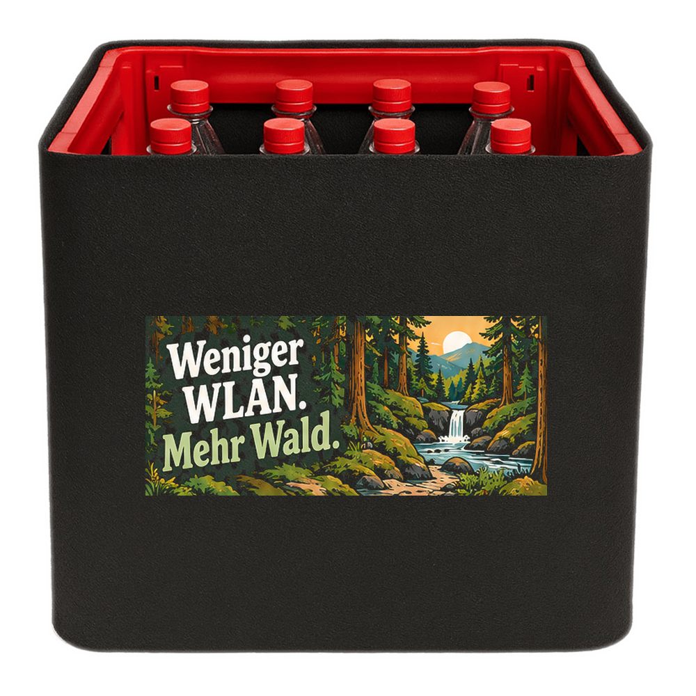 KistenBlende „Weniger WLAN. Mehr Wald.“ – Limonadenkiste für PET-Flaschen, schwarze Filzblende mit Motiv.