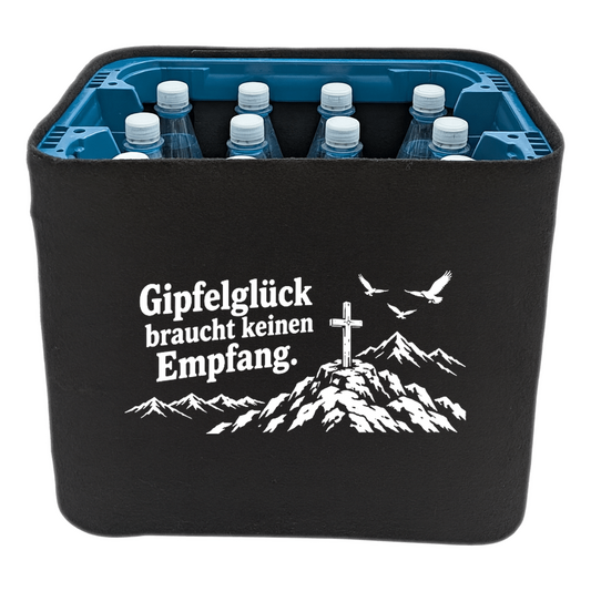 KistenBlende „Gipfelglück braucht keinen Empfang.“ – Wasserkiste für PET-Flaschen, schwarze Filzblende mit Motiv.