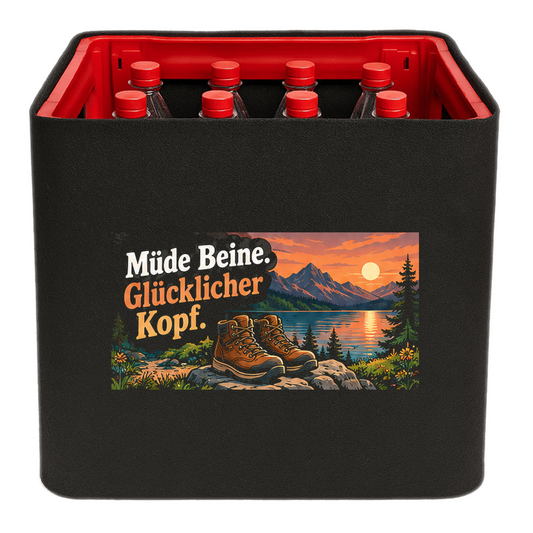 KistenBlende „Müde Beine. Glücklicher Kopf.“ – Limonadenkiste für PET-Flaschen, schwarze Filzblende mit Motiv.