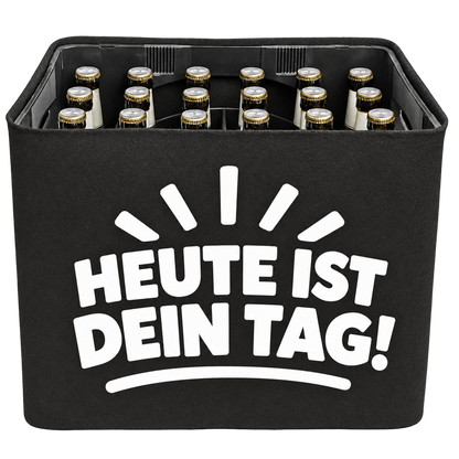 Schwarze KistenBlende mit weißem Geburtstagsmotiv „Heute ist dein Tag!“ für Bierkästen; Ansicht für 20 × 0,5 l und 24 × 0,33 l.