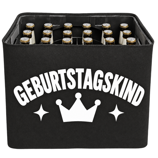 Schwarze KistenBlende mit weißem Geburtstagsmotiv „Geburtstagskind“ für Bierkästen; Ansicht für 20 × 0,5 l und 24 × 0,33 l.