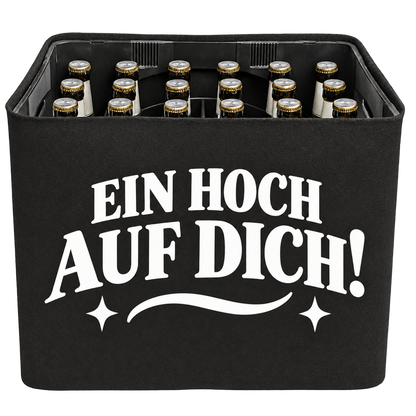 Schwarze KistenBlende mit weißem Geburtstagsmotiv „Ein Hoch auf dich!“ für Bierkästen; Ansicht für 20 × 0,5 l und 24 × 0,33 l.
