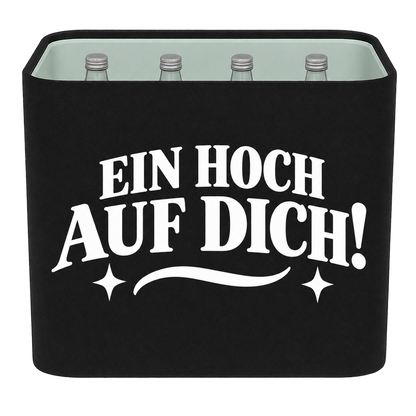 Schwarze KistenBlende für Wasserkisten mit 12 × 0,75 l Glasflaschen mit weißem Geburtstagsmotiv „Ein Hoch auf dich!“.