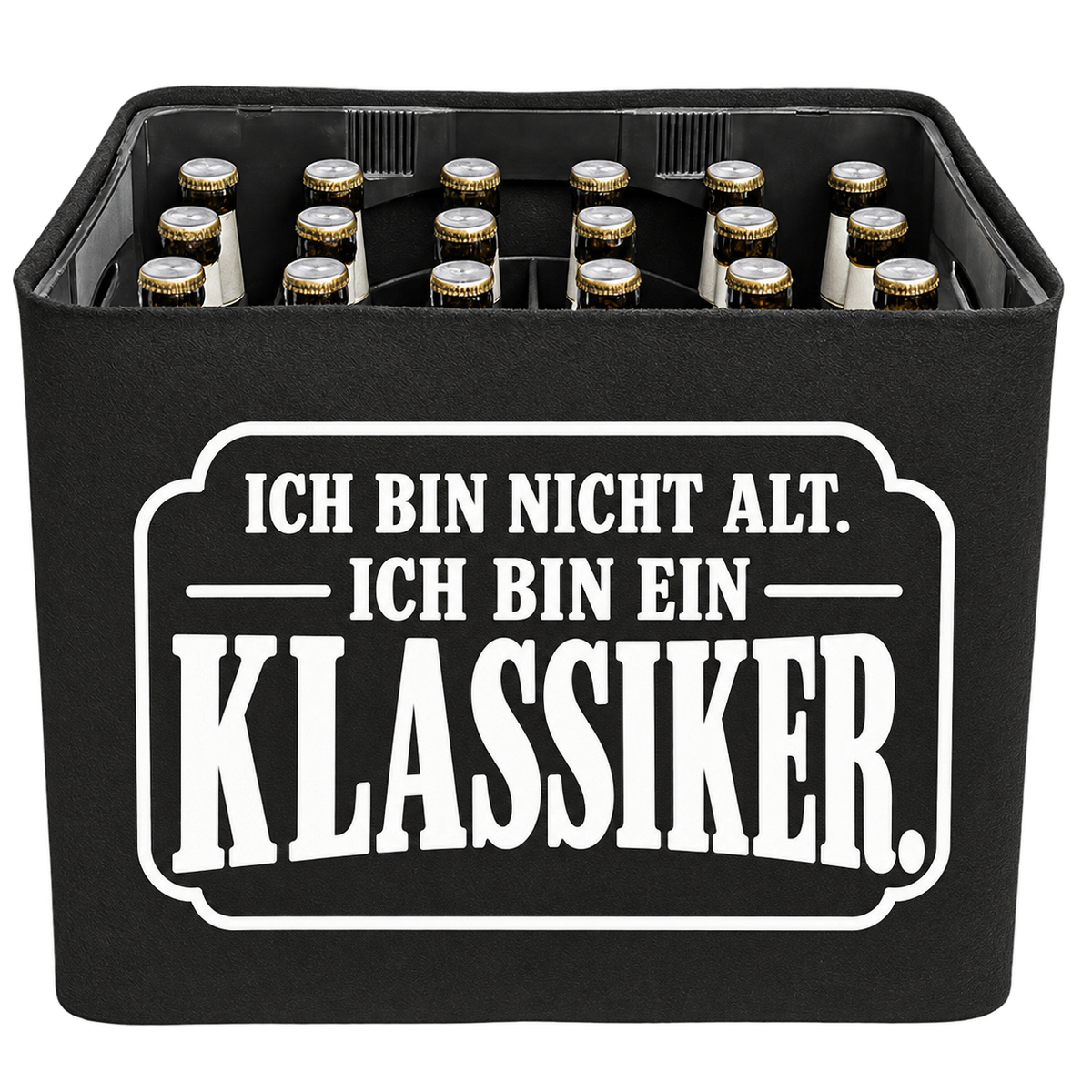 Schwarze KistenBlende mit weißem Geburtstagsmotiv „Ich bin nicht alt. Ich bin ein Klassiker.“ für Bierkästen; Ansicht für 20 × 0,5 l und 24 × 0,33 l.