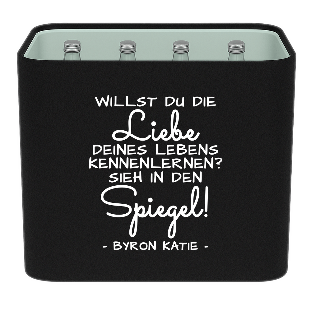 Schwarze KistenBlende mit weißem Spruch „Willst du die Liebe deines Lebens kennenlernen? Sieh in den Spiegel! — Byron Katie“ – Wasser Glas.
