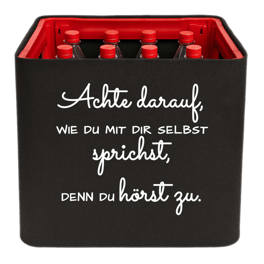 Schwarze KistenBlende mit weißem Spruch „Achte darauf, wie du mit dir selbst sprichst, denn du hörst zu.“ – Limonade.