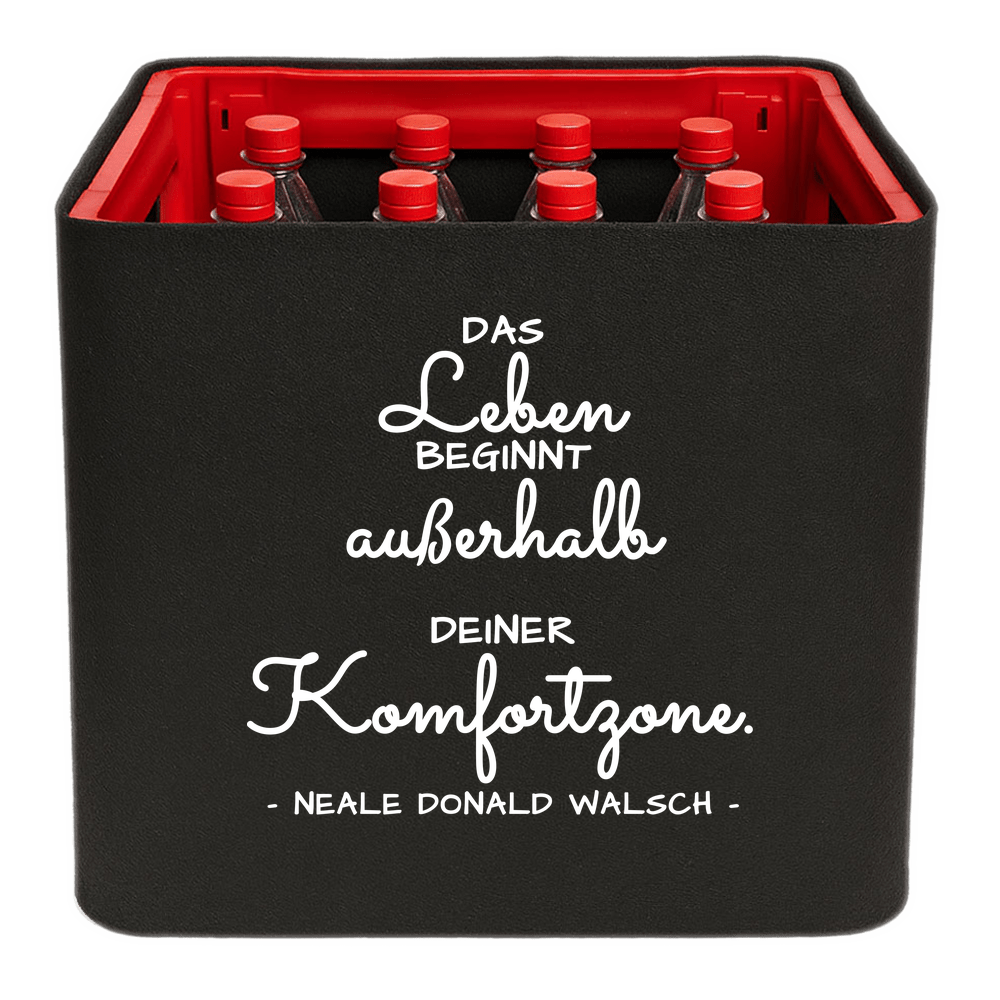 Schwarze KistenBlende mit weißem Spruch „Das Leben beginnt außerhalb deiner Komfortzone. — Neale Donald Walsch“ – Limonade.