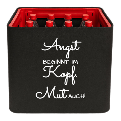 KistenBlende mit dem Spruch „Angst beginnt im Kopf. Mut auch!“ – Limonadenkiste 12 × 1 l PET