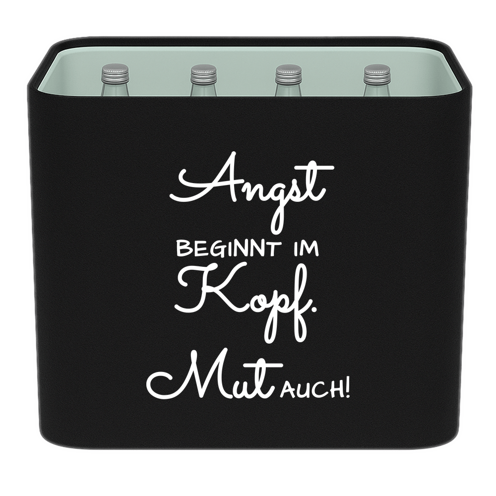 KistenBlende mit dem Spruch „Angst beginnt im Kopf. Mut auch!“ – Wasserkiste 12 × 0,75 l Glas