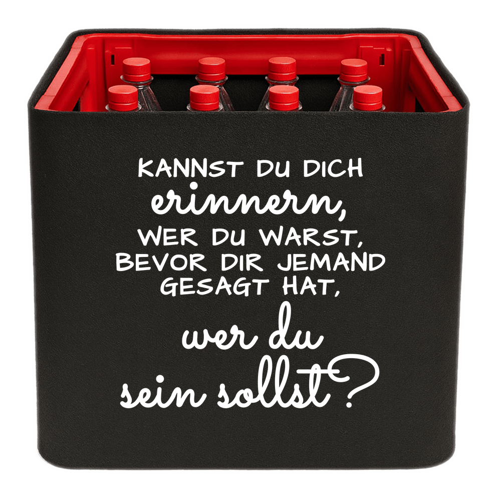 KistenBlende mit dem Spruch „Kannst du dich erinnern, wer du warst, bevor dir jemand gesagt hat, wer du sein sollst?“ – Limonadenkiste 12 × 1 l PET