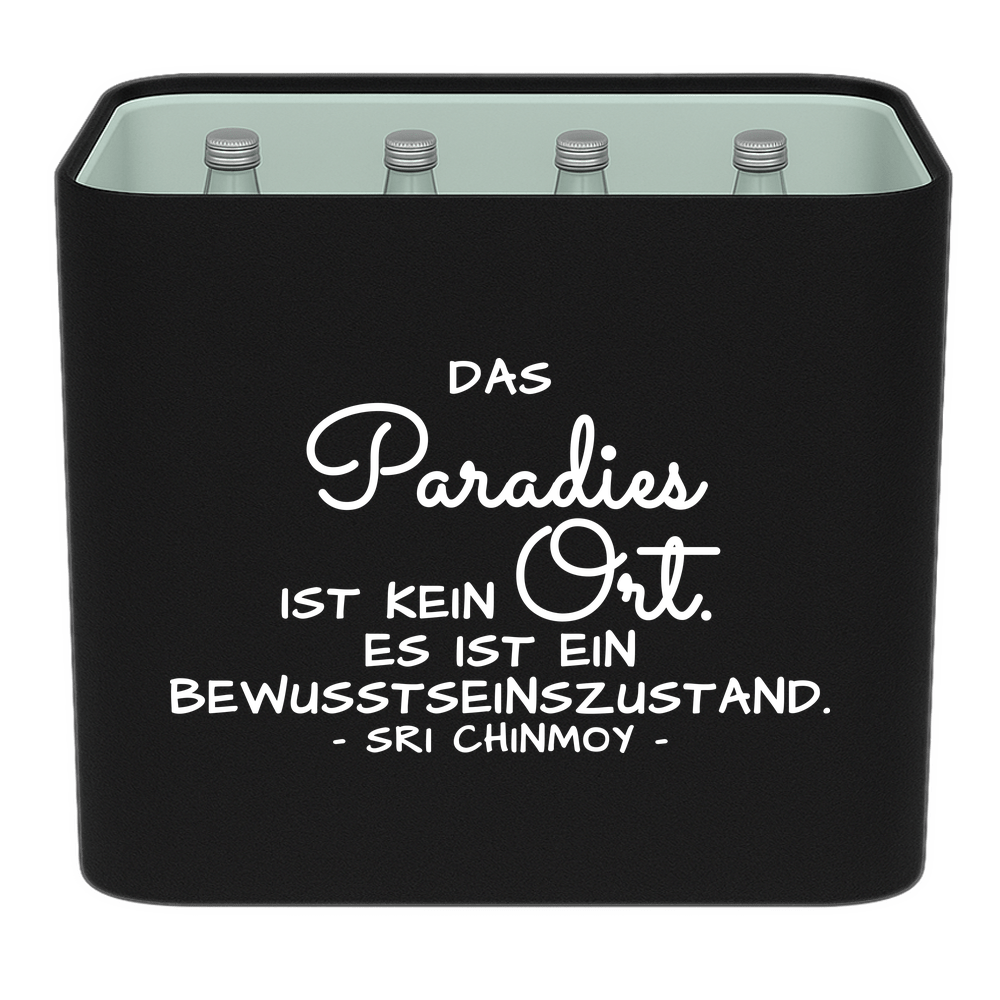 KistenBlende mit dem Spruch „Das Paradies ist kein Ort. Es ist ein Bewusstseinszustand.“ – Wasserkiste 12 × 0,75 l Glas