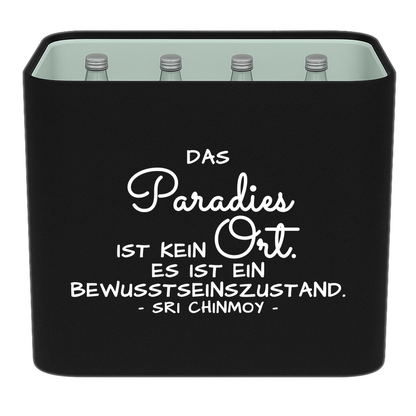 KistenBlende mit dem Spruch „Das Paradies ist kein Ort. Es ist ein Bewusstseinszustand.“ – Wasserkiste 12 × 0,75 l Glas