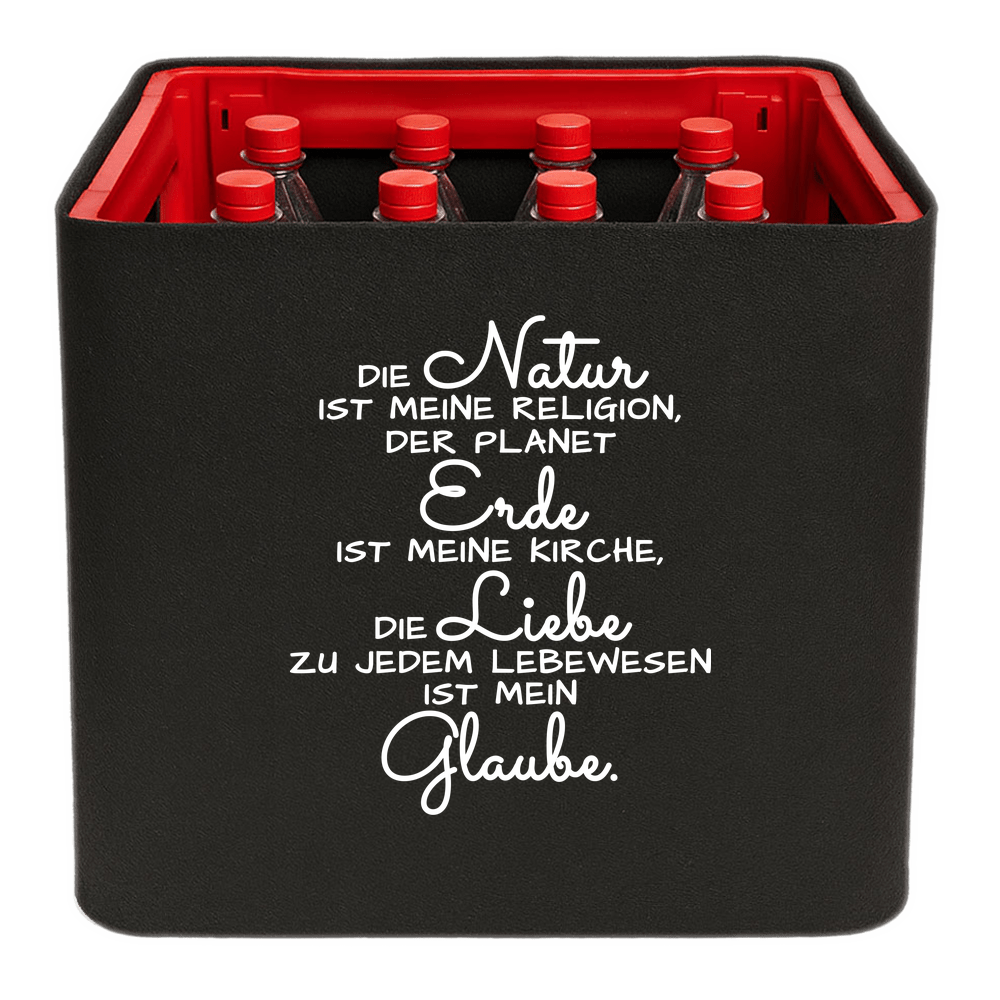KistenBlende mit dem Spruch „Die Natur ist meine Religion, der Planet Erde ist meine Kirche, die Liebe zu jedem Lebewesen ist mein Glaube.“ – Limonadenkiste 12 × 1 l PET