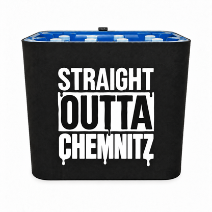 KistenBlende STRAIGHT OUTTA Chemnitz auf Wasserkiste PET