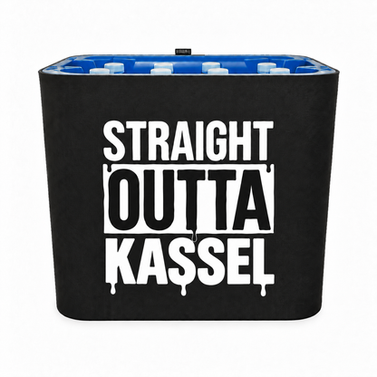 KistenBlende STRAIGHT OUTTA Kassel auf Wasserkiste PET