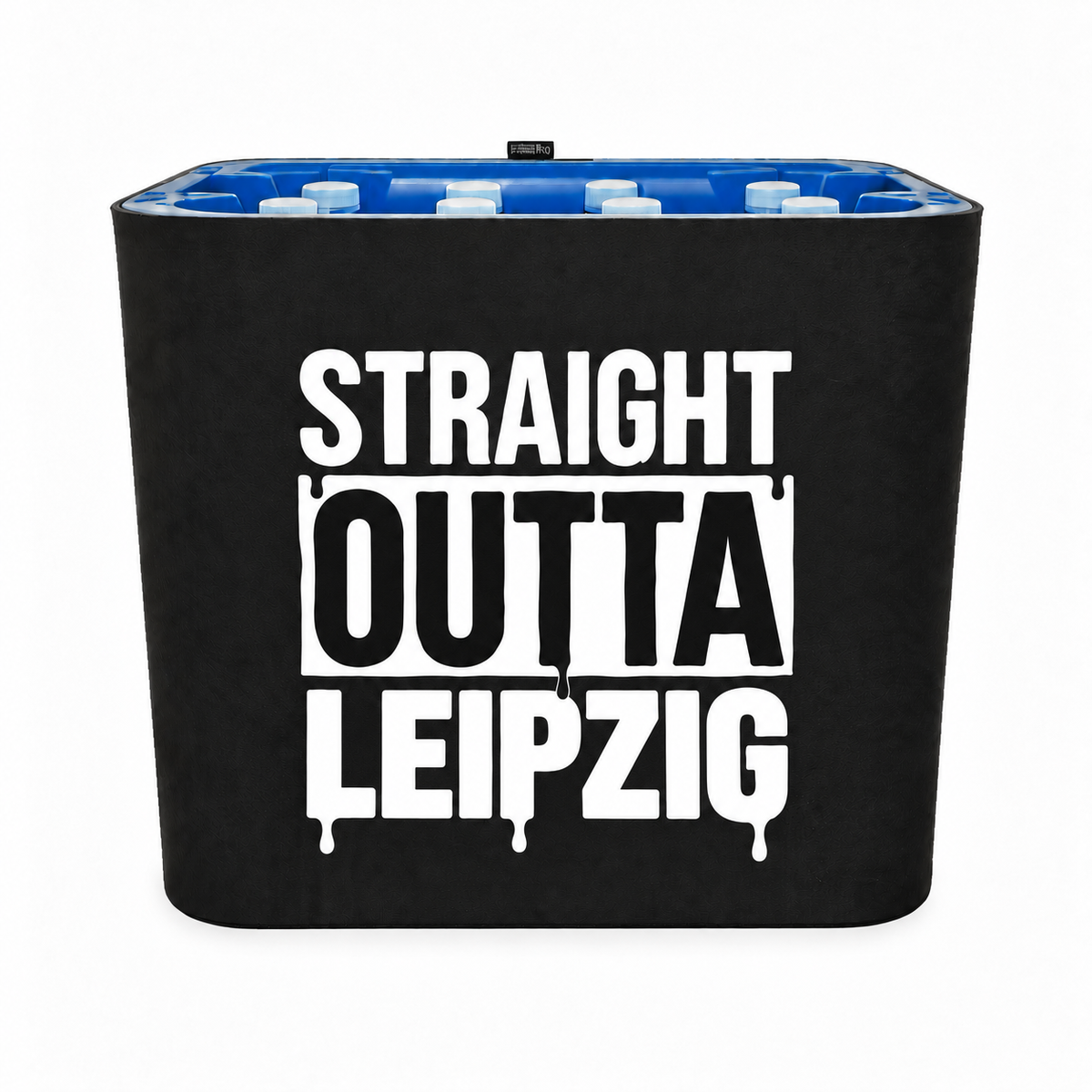 KistenBlende STRAIGHT OUTTA Leipzig auf Wasserkiste PET